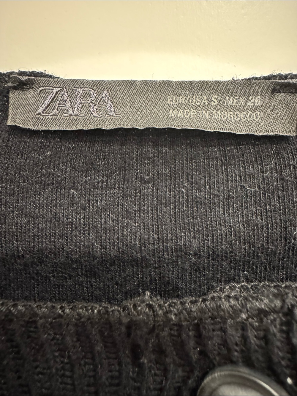 Zara Black Ribbed Button-Up Crop Cardigan - Picture 2 of 3